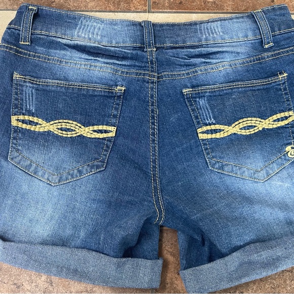 Day trip cuffed low rise denim shorts - Picture 2 of 3